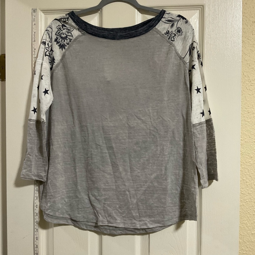Maurices Light Gray Raglan Sleeve Top with Printed Accents